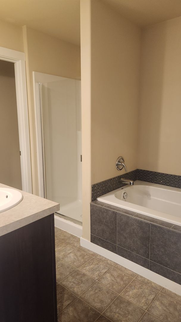 Building Photo - 3 bedroom, 2.5 bath, Townhome Mill Creek $...