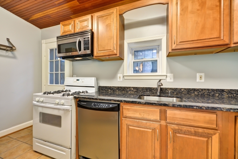 Kitchen - 1921 9 1/2 St NW