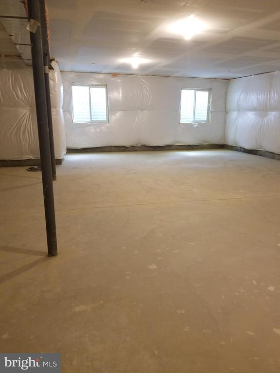Building Photo - 4403 Thompson Dr
