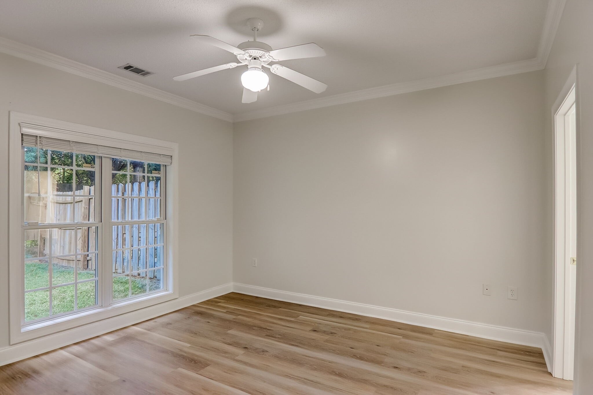 Building Photo - 893 W Pointe Dr