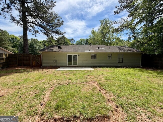 Building Photo - 5663 St Thomas Dr