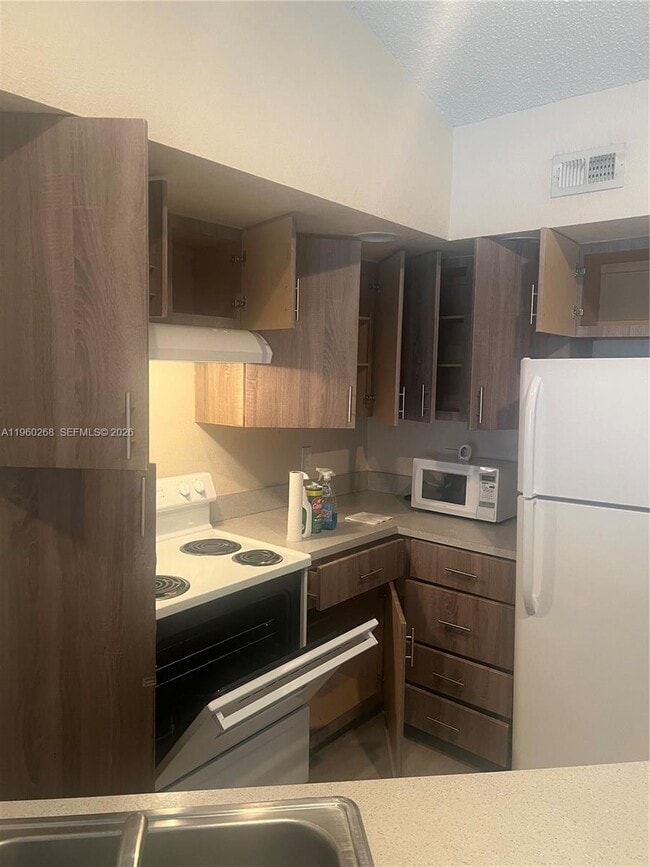 Building Photo - 565 Vista Isles Dr