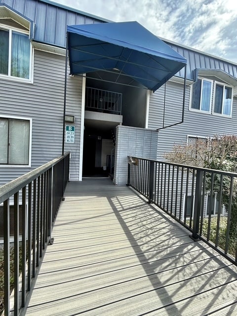 Building Photo - 924 Shorewood Dr