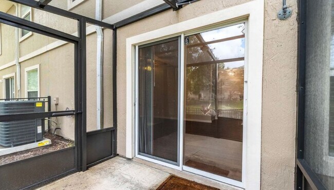 Building Photo - 1630 Vineland Cir