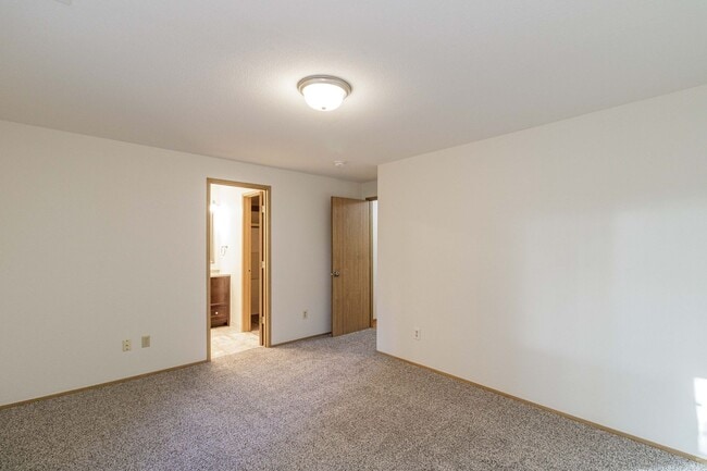 Building Photo - 15213 NE 44th St