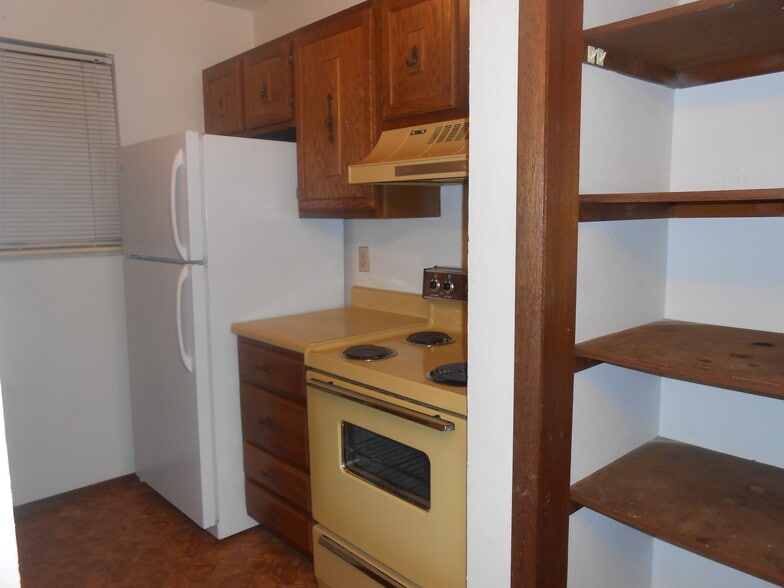 Building Photo - 3154 Lakeside Dr