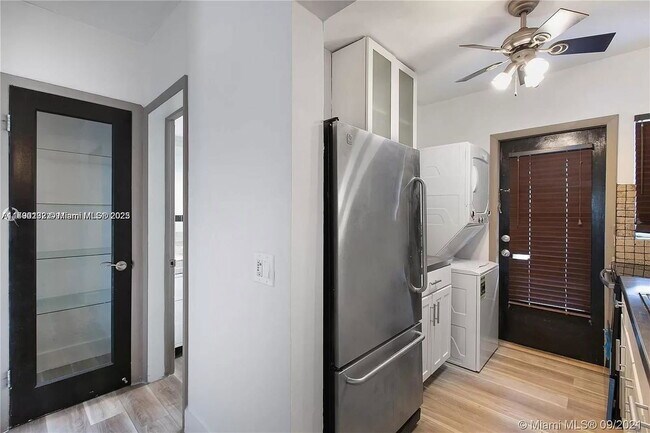 Building Photo - 641 Española Way Apt #9, Miami Beach, FL 3...