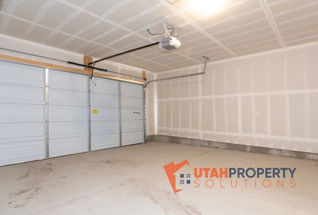 Building Photo - 952 W 500 S