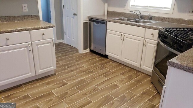 Building Photo - 513 Cotillion Ct