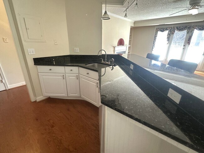 Building Photo - 801 S Pitt St