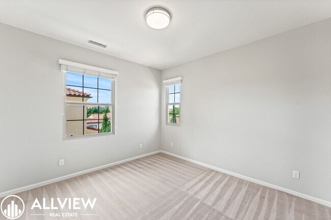 Building Photo - Your Next Home Awaits – Beautiful 3-Bedroom Irvine Townhome