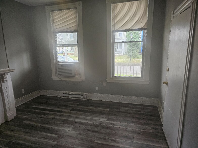 Building Photo - 1716 3rd Ave