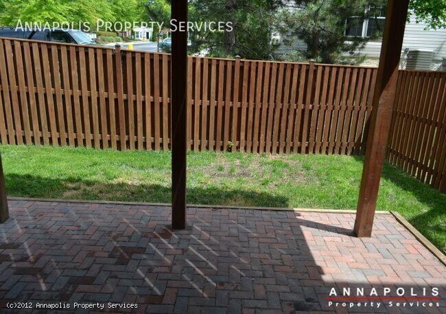 Building Photo - 2701 Thornbrook Ct