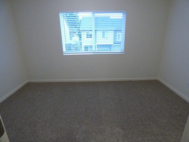 Building Photo - 3 Bed 2.5 Bath townhome off Liberty Rd!