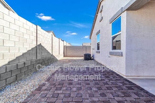 Building Photo - 2108 W Sheridan Ave