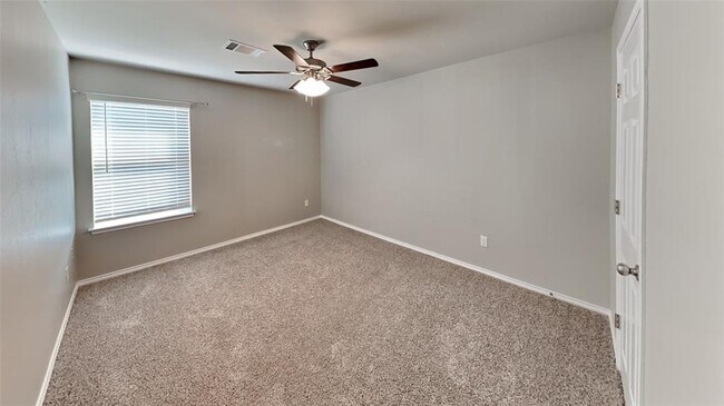 Building Photo - 332 Blue Dr