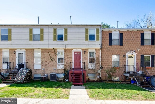 Primary Photo - 557 W Diamond Ave