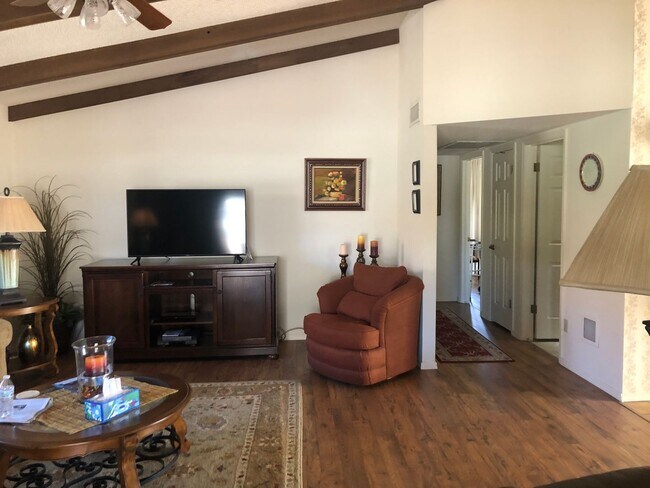 Building Photo - Welcome to this charming 2-bedroom, 2-bathroom home. Available April through October 2026!