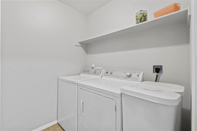 Building Photo - 1301 Mockingbird Dr