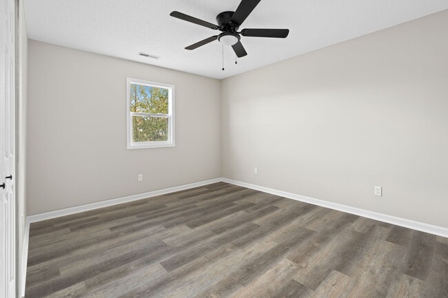 Building Photo - 5610 Oak Fall Rd