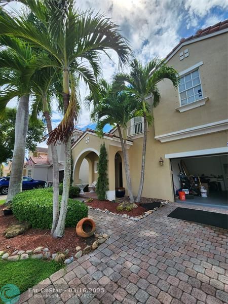 Building Photo - 956 NW 126th Terrace