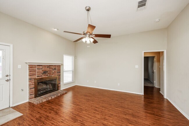 Building Photo - $1,995 4 Bed/2 Bath/2 Garage Ready for Move-in Rockwall Home in Highland Meadows