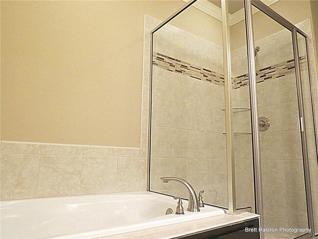 Building Photo - 6615 W Valley View Rd