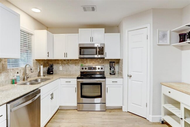 Building Photo - 4802 Walden Cir