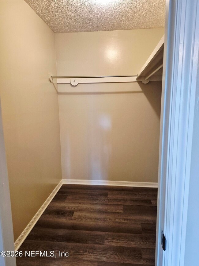 Building Photo - 604 Holly Ln