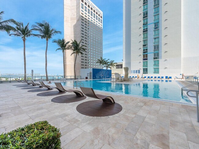 Building Photo - 325 S Biscayne Blvd