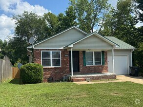 Building Photo - 3 Bedroom 1.5 Bathroom with Garage