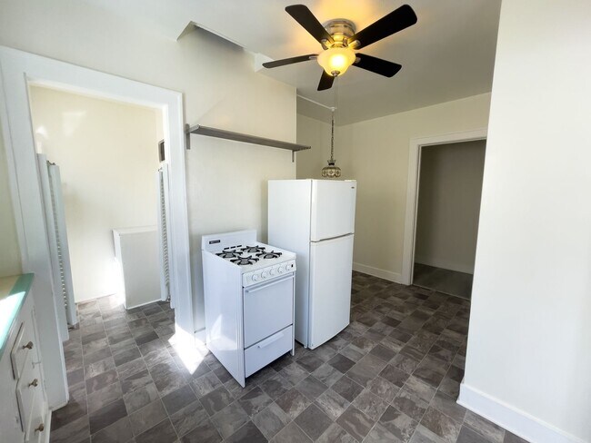 Building Photo - Bright & Inviting 1BR in the Heart of North Alhambra