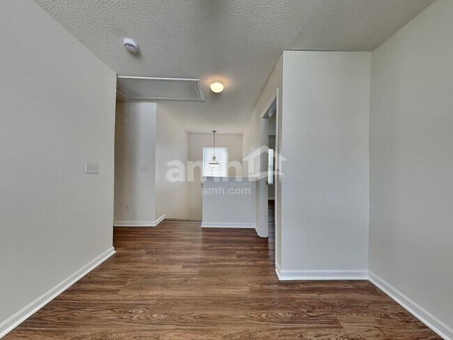 Building Photo - 124 Trayesan Dr