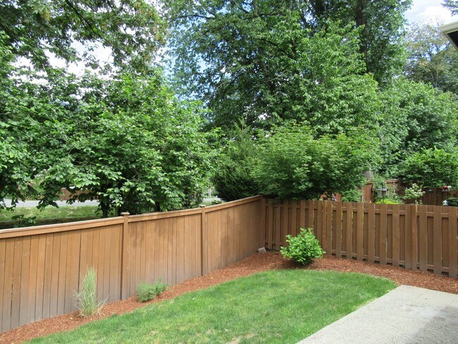 Building Photo - One level 2 bedroom, 2 bathroom home in North Bend
