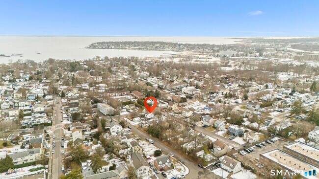 Building Photo - 7 Willowbrook Pl