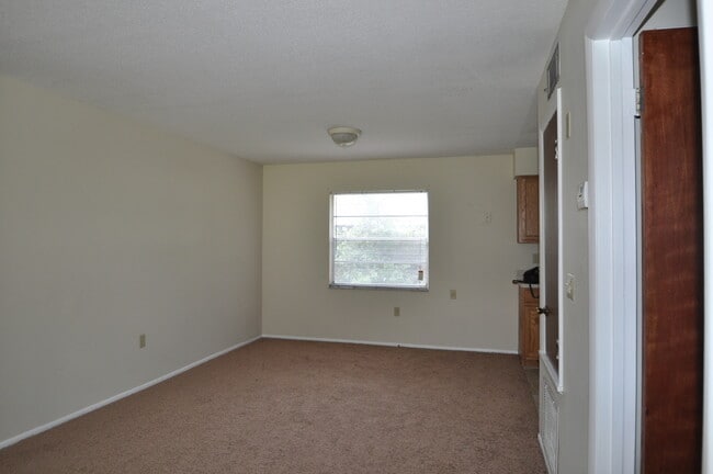 Building Photo - ALTAMONTE SPRINGS: 3 bed/1.5 bath home in ...