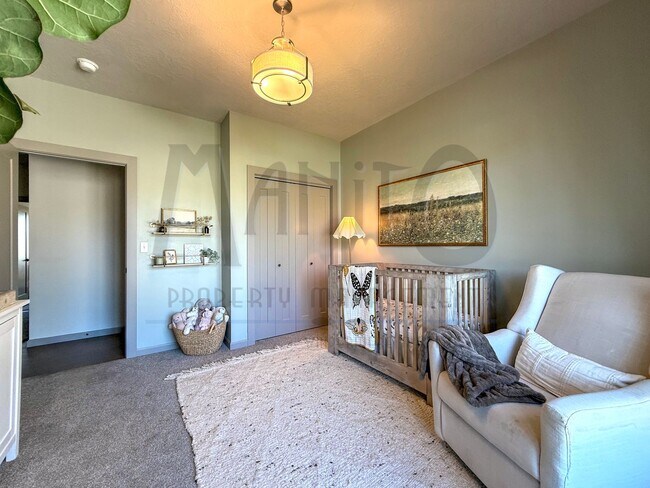 Building Photo - Spacious Eagle Ridge Home