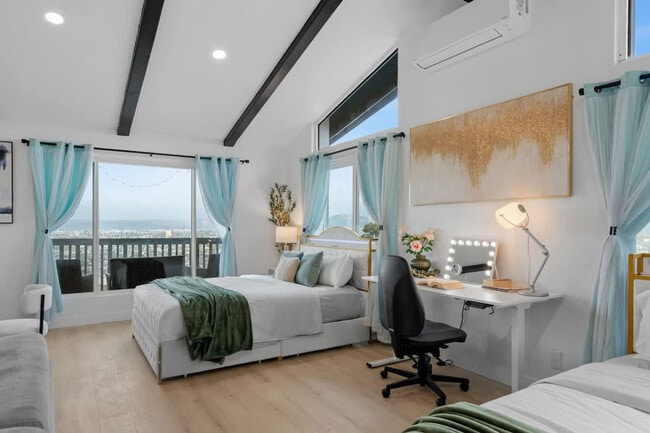 Building Photo - 5048 Bluff Pl