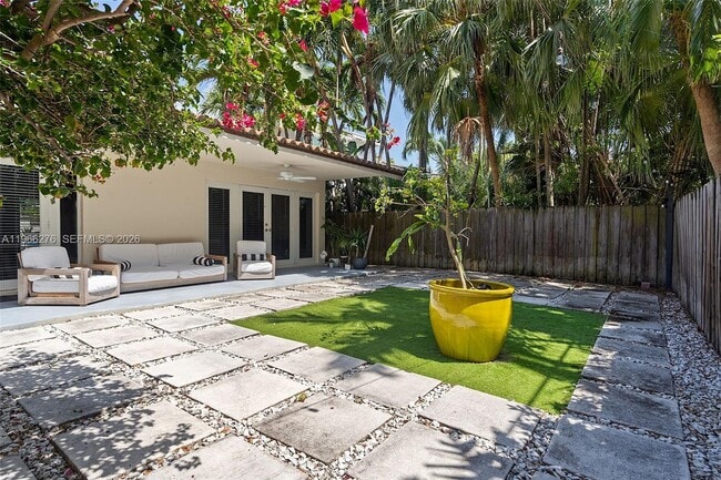 Building Photo - 5830 Pine Tree Dr