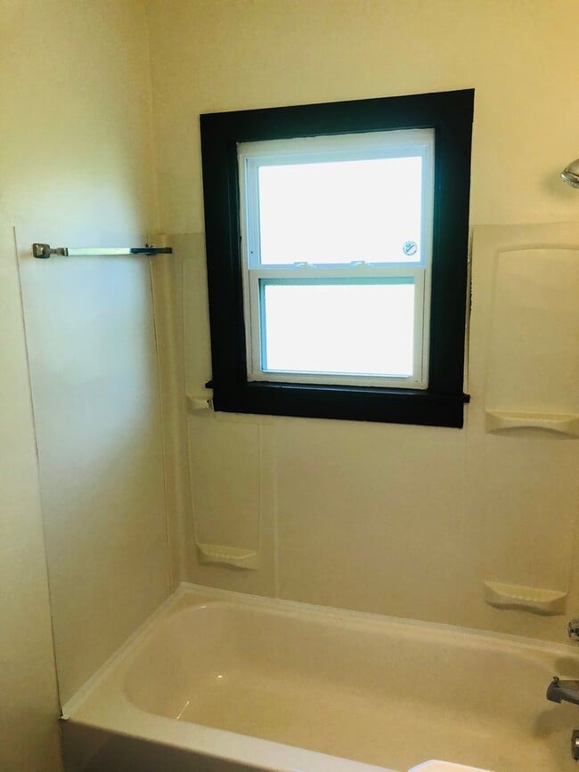 Building Photo - Too Cute!