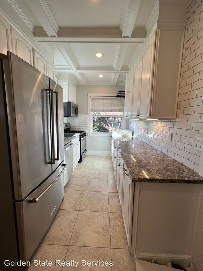 Building Photo - 4 br, 2 bath House - 525 Grove St