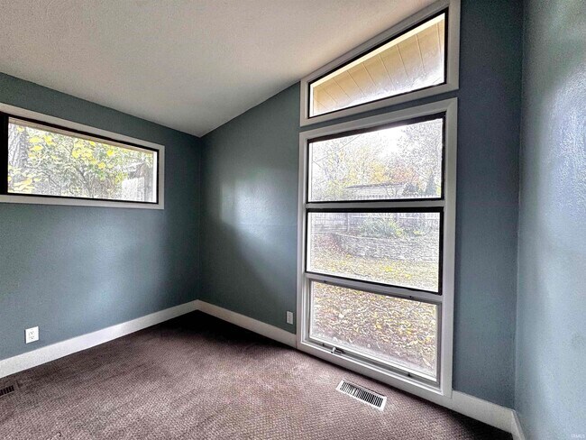 Building Photo - 7102 Woodhue Ln