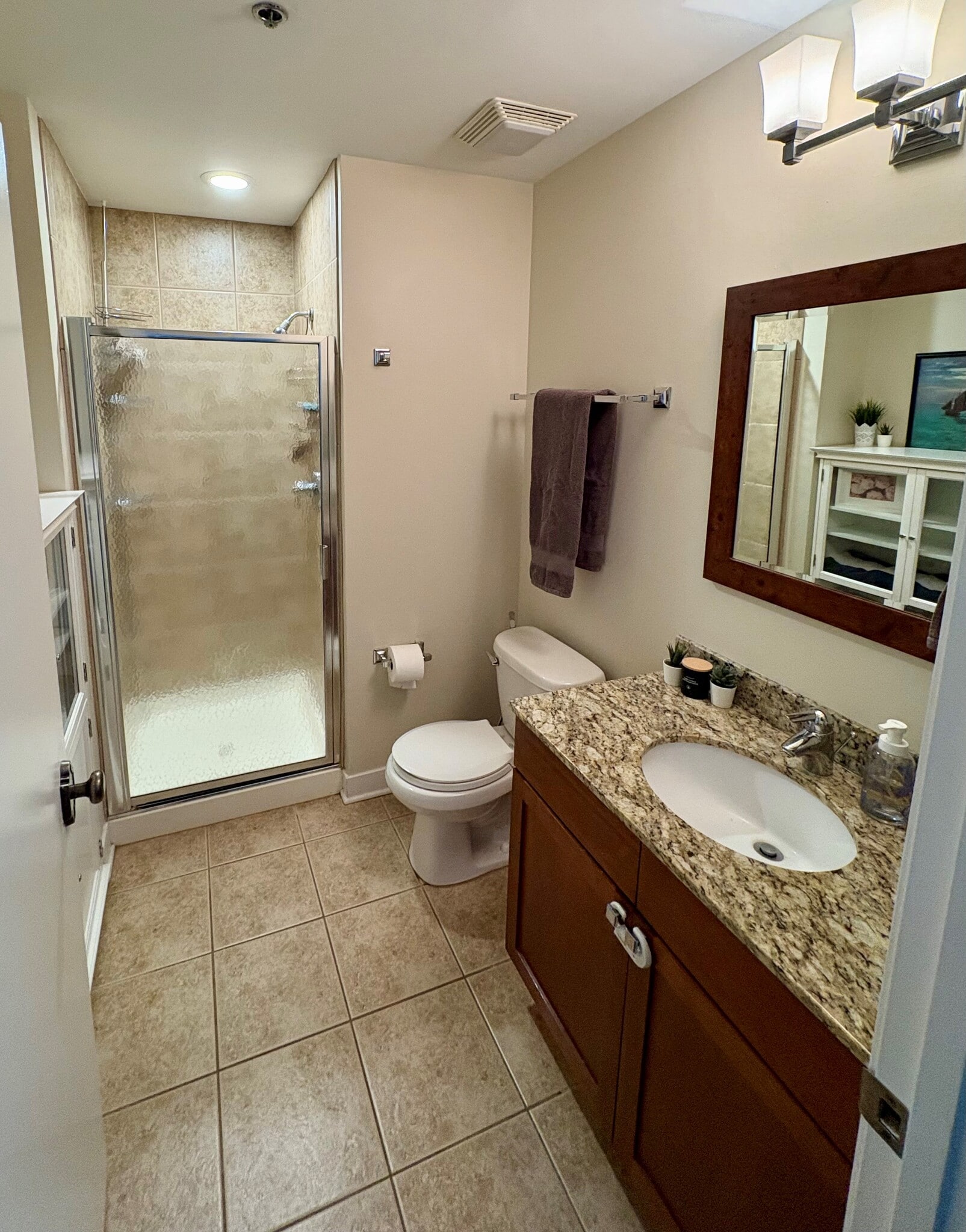 2nd bath - 320 E 21st St