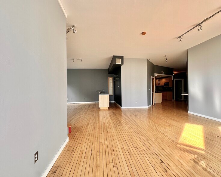 Building Photo - 108 W Wells St