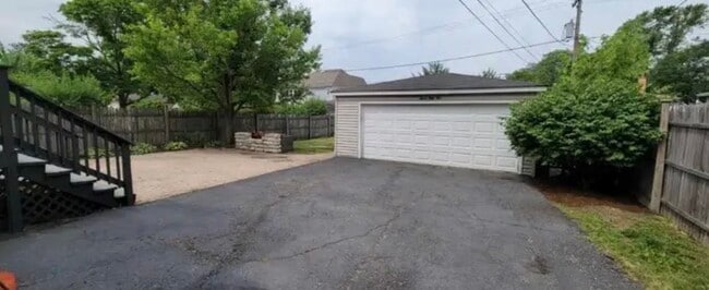 Building Photo - 754 Spring Rd