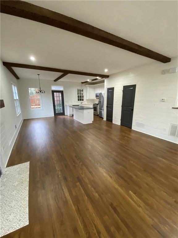 Building Photo - 654 Elm St