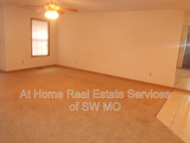 Building Photo - 807 Foxx Dr