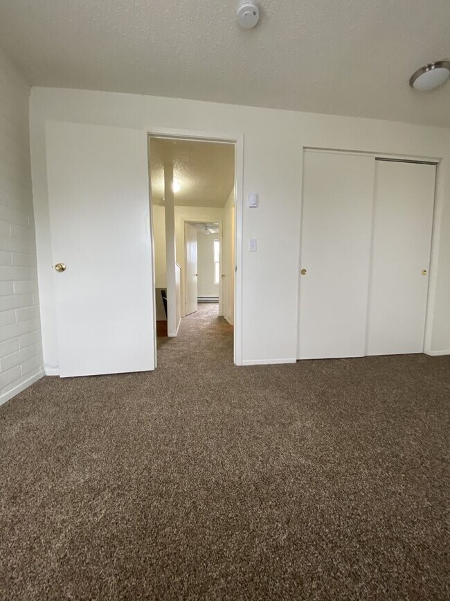 Building Photo - 1222 NE 4th St