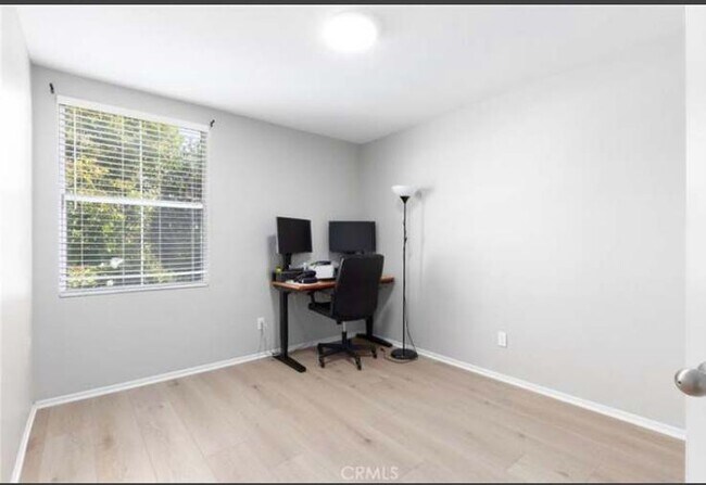 Building Photo - 43345 Via Sabino