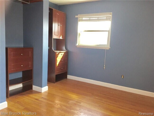 Building Photo - 3210 Shenandoah Dr